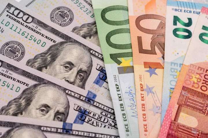 Банки в РФ продаватимуть громадянам будь-яку готівкову іноземну валюту, за винятком доларів США та євро - Центробанк РФ дозволив росіянам купувати валюту, крім доларів та євро