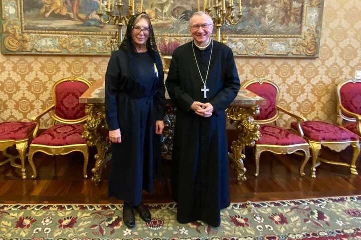Ватикан нажаханий злочинами окупантів: Денісова зустрілась із кардиналом П’єтро Пароліном