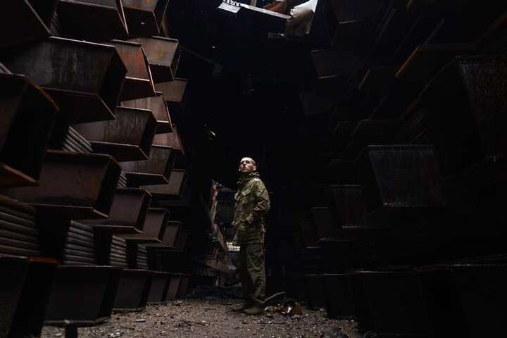 Захисник Маріуполя показав пронизливі фото зруйнованої «Азовсталі»