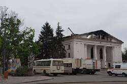 Рашисти не допустили маріупольців до розбору завалів Драмтеатру