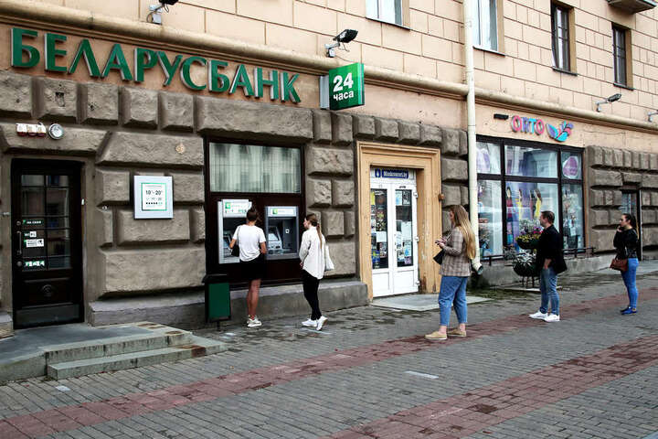 Білоруські банки допомагають росіянам обходити санкції: як працює схема