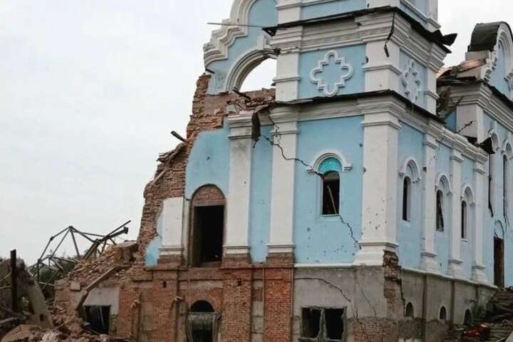 Донеччина: окупанти вгатили ракетою в храм, де ховалися близько 100 ченців (відео)