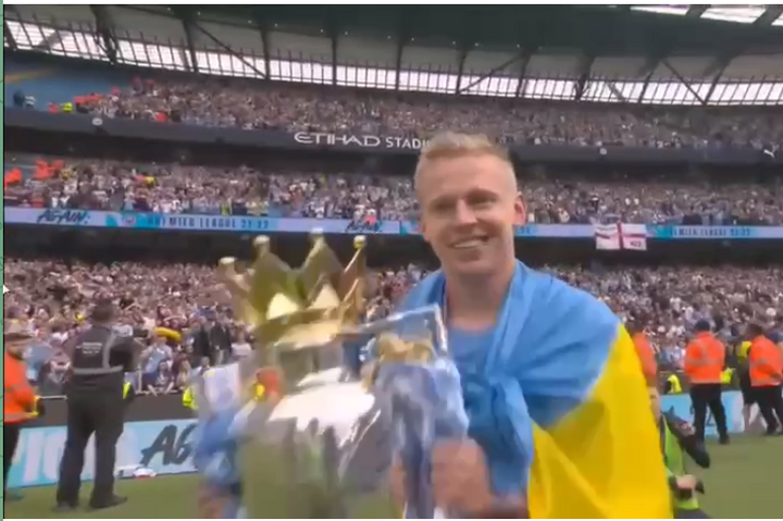 Вчетверте став чемпіоном Англії: Зінченко загорнув кубок в прапор України (відео)