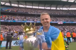 Вчетверте став чемпіоном Англії: Зінченко загорнув кубок в прапор України (відео)