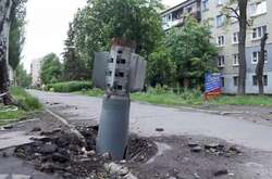 Окупанти посипають мирні міста Луганщини снарядами та авіабомбами