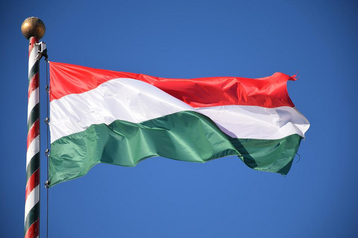 Офис президента отреагировал на решение Венгрии о введении чрезвычайного положения