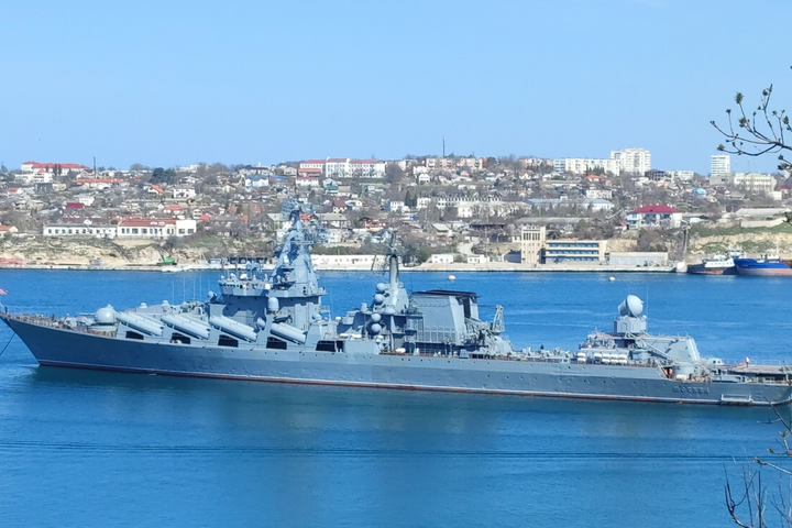 Россия забрала из затонувшего крейсера «Москва» тела погибших – разведка