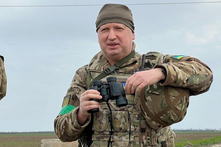 Готов свидетельствовать из окопов: Турчинов прокомментировал повестку от СБУ