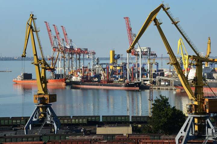 Подоляк потролив Росію, яка пропонує розблокувати порти в обмін на зняття санкцій