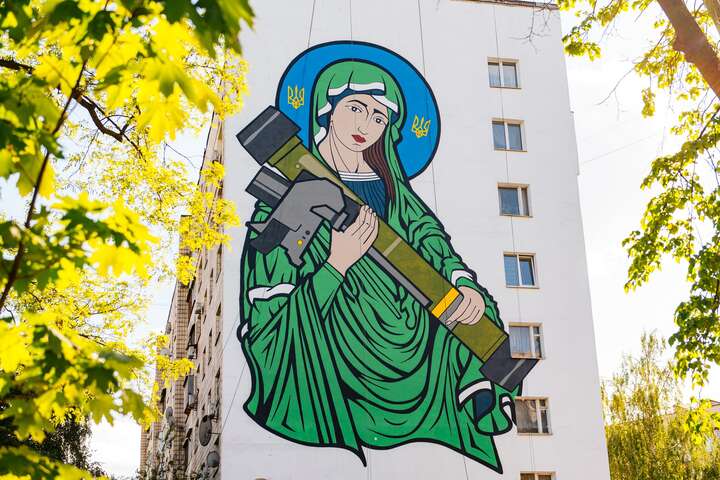 Художники закінчили роботу над муралом зі «Святою Джавеліною» (фото)
