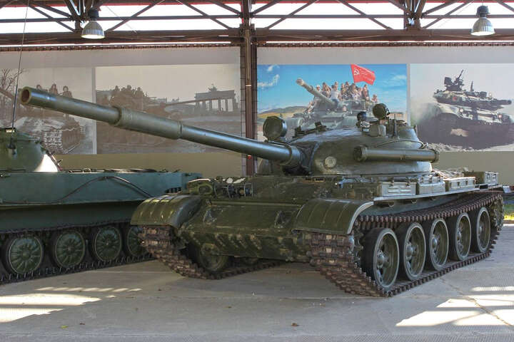 Росіяни привезли в Мелітополь розконсервовані танки