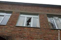 Губернатор Курської області заявив, що село Воробжа обстріляли українські війська, і, як доказ, показав фото розбитого вікна у школі 