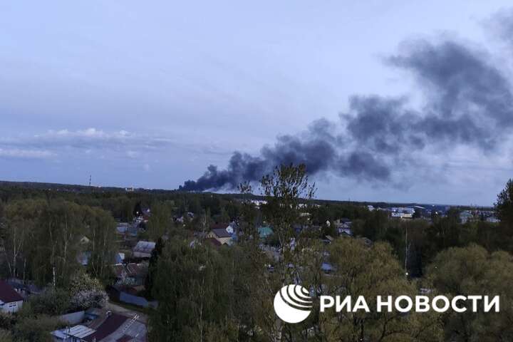 У Ярославлі палає завод, площа пожежі – майже 2 км