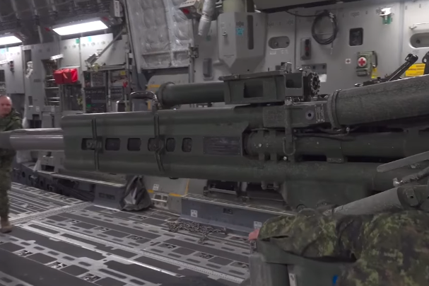 Генштаб показав, як США та Канада відправляють зброю в Україну (відео)