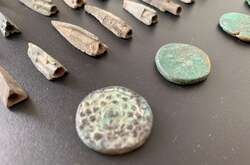 Митники виявили у відправленні до Німеччини старовинні артефакти (фото)