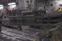 Генштаб показал, как США и Канада отправляют оружие в Украину (видео)