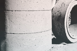 Оккупанты на Херсонщине делают укрепления из ворованного бетона