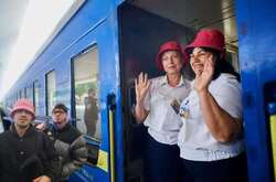 В поезде Киев–Ивано-Франковск дарят знаменитые панамки с автографом: как получить