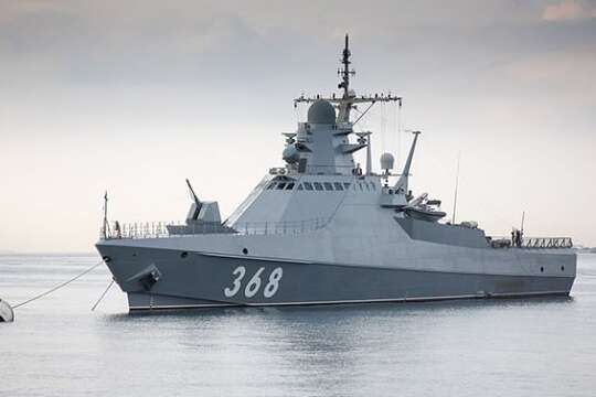 Через шторм в Чорному морі окупанти відвели частину кораблів у Крим