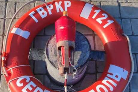 Моряки виловили рятувальний круг та буй потопленого крейсера «Москва»