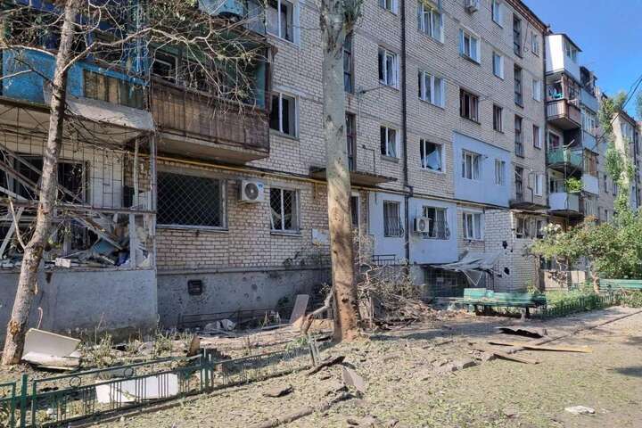 Рашисти обстріляли житлові будинки в Миколаєві: є постраждалі