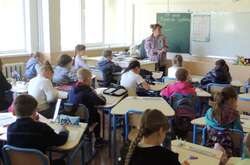 Окупанти в Маріуполі набрали 9 класів різного віку по 35-45 дітей в кожному