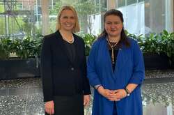 Оксана Маркарова особисто вручила візу американській колезі