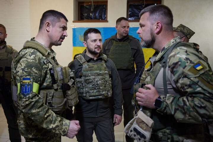 Зеленский посетил передовые позиции ВСУ в Харьковской области (фото, видео)