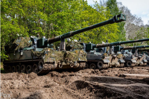 Польша передала Украине 18 самоходных гаубиц AHS Krab