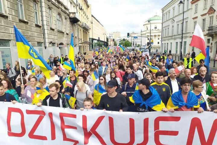 Украинцы устроили масштабную акцию благодарности Польше (фото)