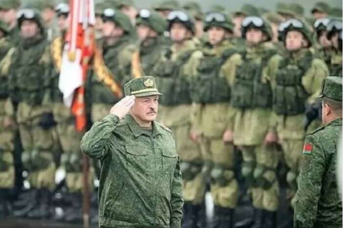 Навіщо Лукашенку «народне ополчення»? Радник Тихановської назвав три причини