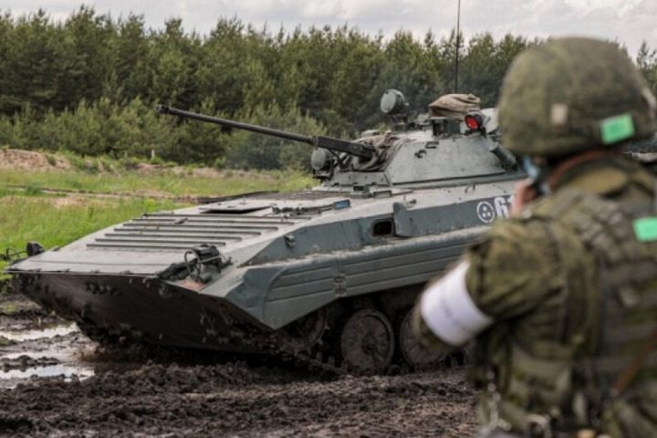 Москва стягивает военную технику к границе с Украиной