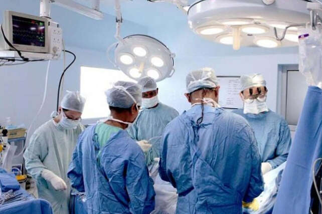 В Охматдиті вперше провели трансплантацію кісткового мозку дорослому