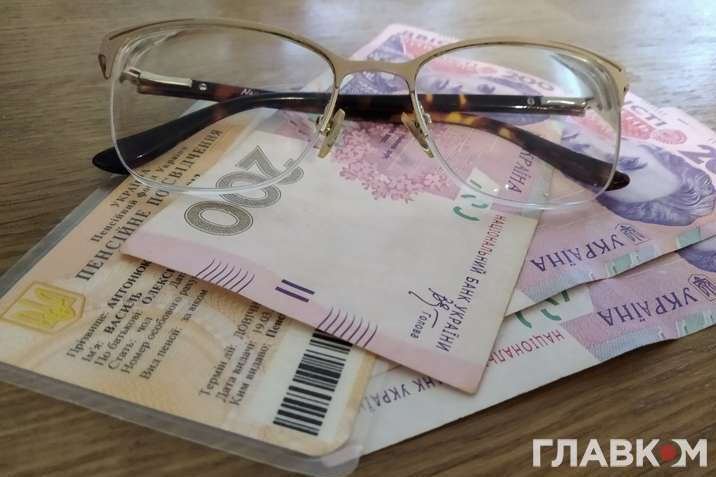 Часть украинцев в июне получит перечисленные пенсии