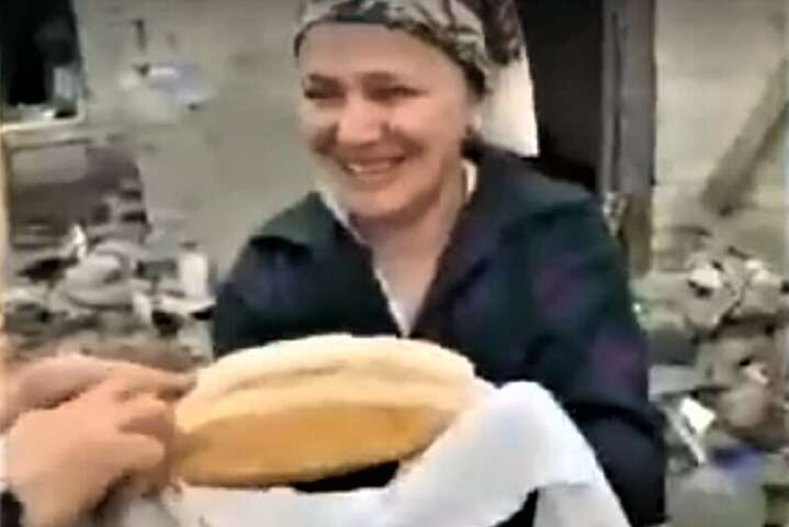 Семья священника УПЦ МП встречала оккупантов хлебом-солью (фото)