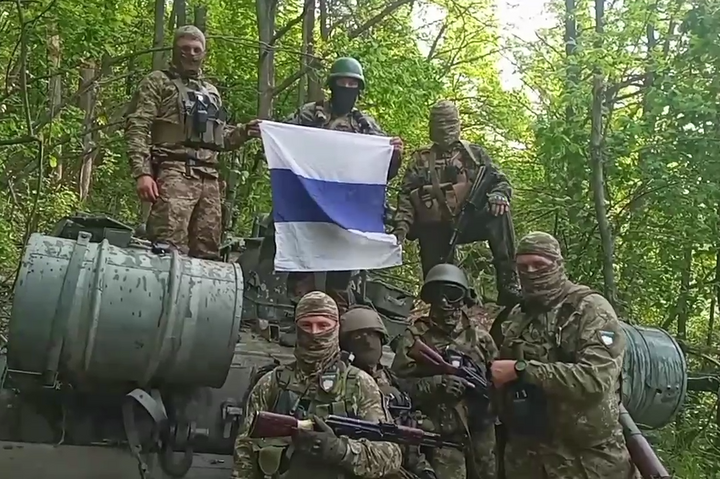 Росіяни, які воюють за Україну, відбили в окупантів танк: підуть із ним на Москву