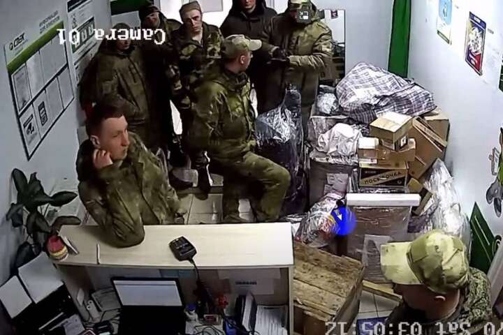 Крали білизну та відправляли до РФ: поліція оголосила підозри 10 окупантам «елітного підрозділу»