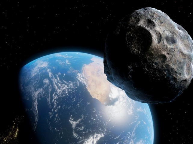 К Земле приближается опасный астероид: дата максимального сближения