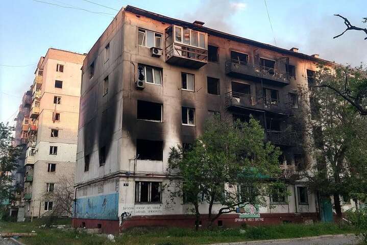 В Северодонецке горячо, рашисты поливают город огнем (видео)