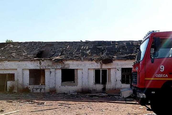 Ранковий обстріл Одещини: рятувальники показали масштаби руйнувань (фото)