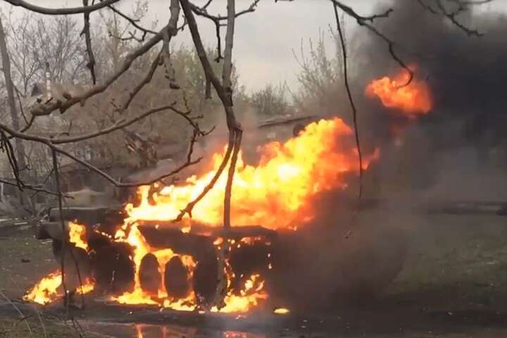 Прикордонники показали, як спалили російський танк (відео)