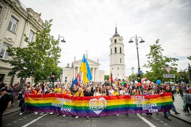 В Вильнюсе прошел Марш равенства с флагами Украины (фото)