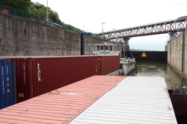 У річковий порт на Одещині прибуде перший контейнерний караван (фото)