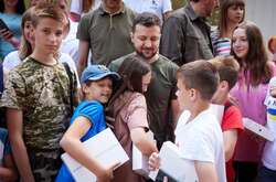 Президент зустрівся з маріупольцями, яким вдалося виїхати з міста живими і з дітьми