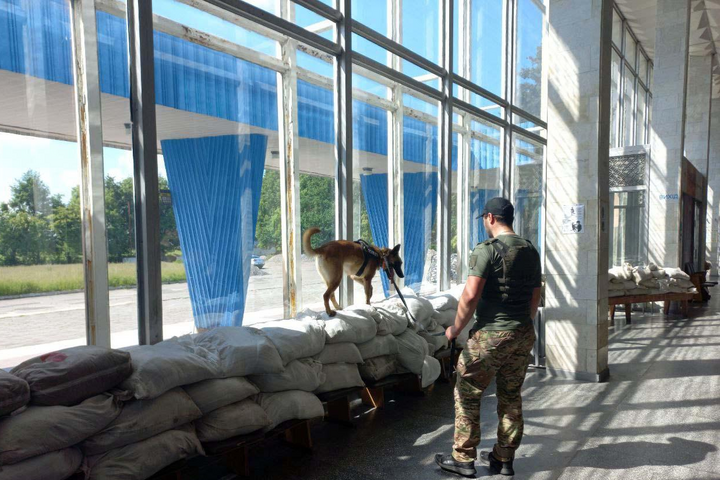 Полиция Ровно проверяет информацию о заминировании аэропорта