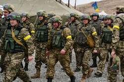 Українські захисники продовжують стримувати агресора на сході країни 