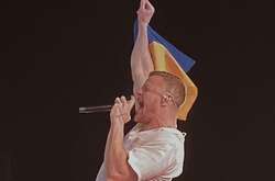 Наши музыканты встретились с лидером Imagine Dragons, который выступил с флагом Украины