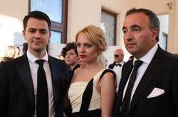 Роднянский с сыном и невесткой