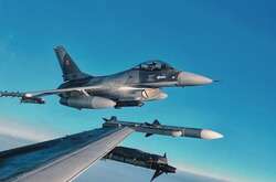 У повітряний простір ЄС увірвався невідомий літак