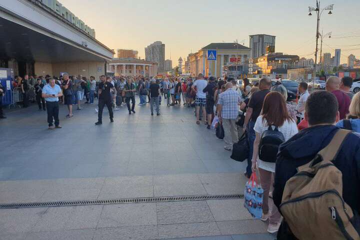 Сканери на київському вокзалі спровокували травми і запізнення на поїзд